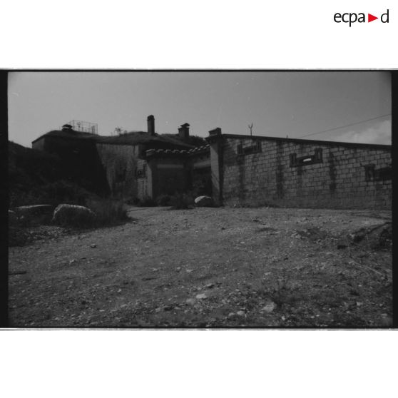 Vue générale de l'entrée depuis le glacis - 1991. [légende d'origine]