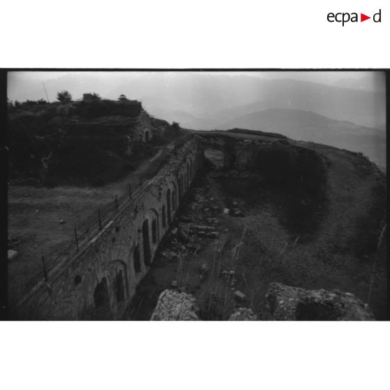 Fort du Saint-Eynard. Rampe d'accès aux traverses abris et aux dessus - 1991. [légende d'origine]