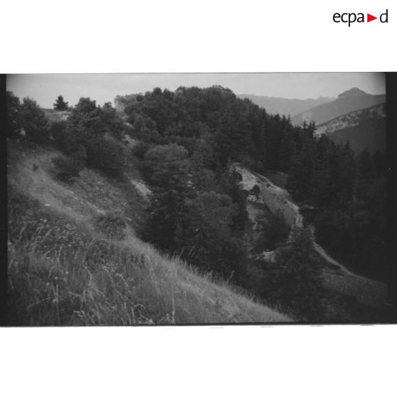 Fort du Saint-Eynard. Escarpe nord vue de l'Est - 1991. [légende d'origine]