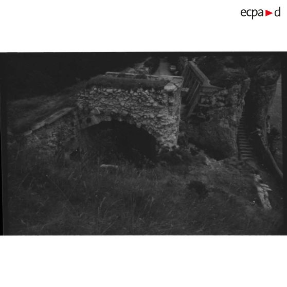 Fort du Saint-Eynard. L'entrée vue de l'intérieur - 1991. [légende d'origine]