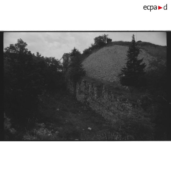 Fort du Saint-Eynard. Fossé de gorge (Est) - 1991. [légende d'origine]