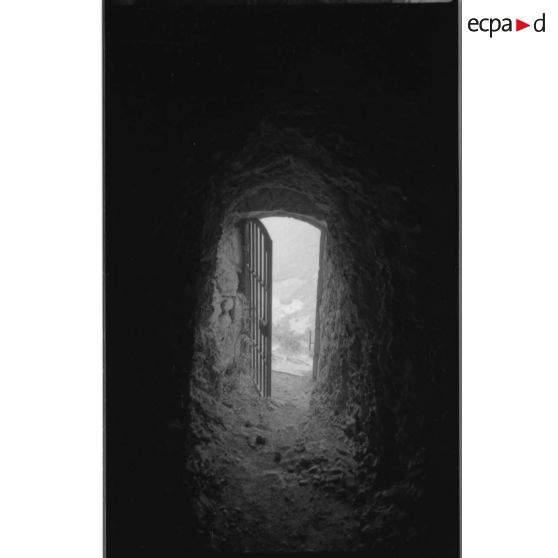 Fort du Saint-Eynard. Dans le magasin sous roc - 1991. [légende d'origine]