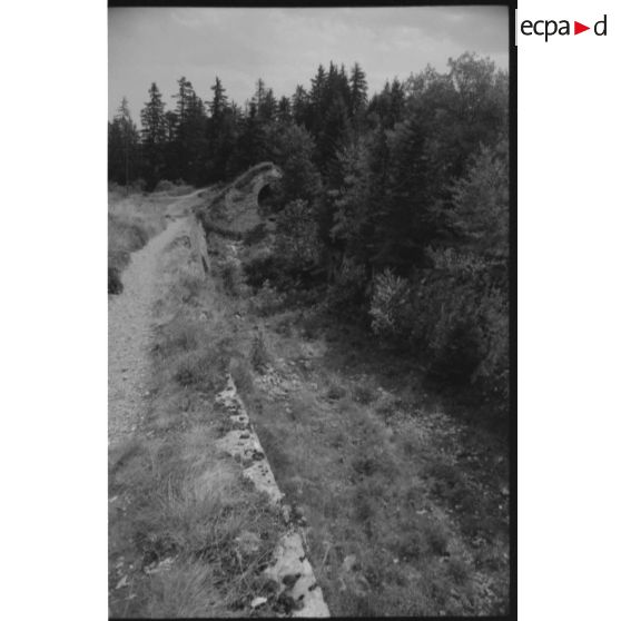 Fort du Saint-Eynard. Restes d'un des coffres de contrescarpe - 1991. [légende d'origine]