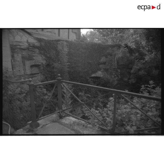 Fort du Mûrier. Entrée et défense de gorge - 1991. [légende d'origine]