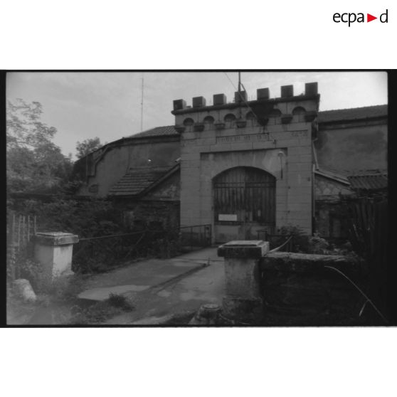 Fort du Mûrier. Entrée du fort - 1991. [légende d'origine]