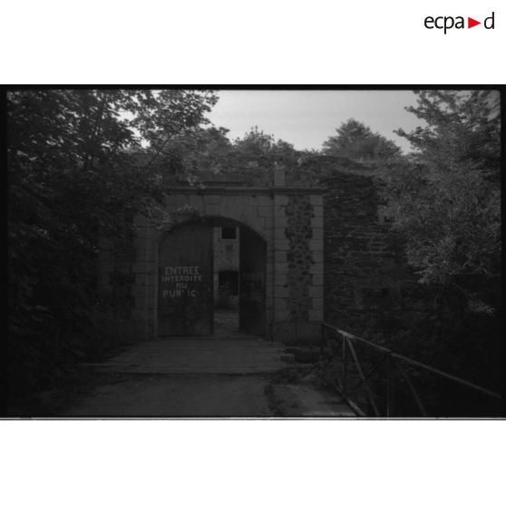 Fort de Montavie. Entrée du fort - 1991. [légende d'origine]