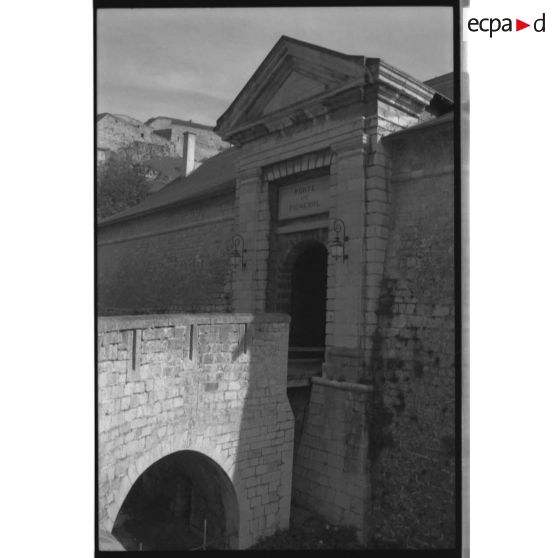 Citadelle de Briançon. Porte de Pignerol - 1992. [légende d'origine]