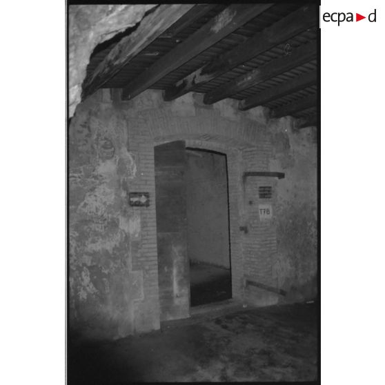 Fort Dauphin. Porte d'origine encore en place - 1992. [légende d'origine]