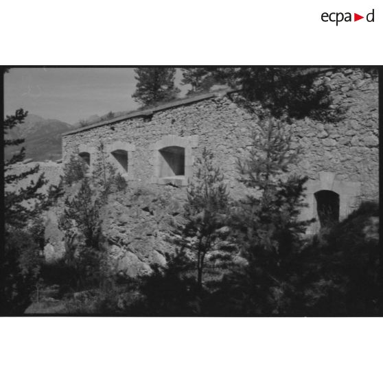 Fort Dauphin. Embrasures du bastion ouest - 1992. [légende d'origine]