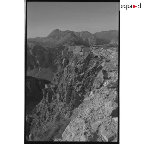 Fort de l'Olive. Flanc nord - 1992. [légende d'origine]