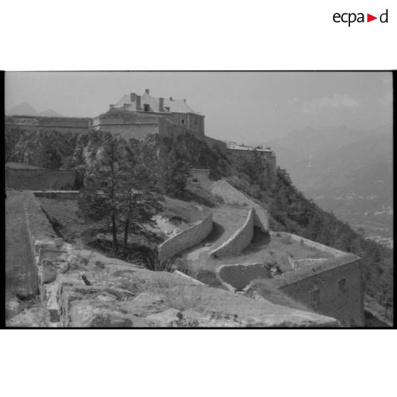 Fort des Trois Têtes. Front côté citadelle - 1992. [légende d'origine]