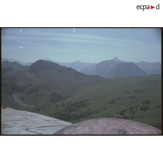 Fort du Janus, Janus "Maginot". Les Prés du Gondran sous le bloc observatoire - 1992. [légende d'origine]