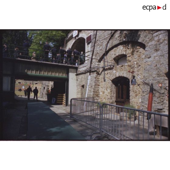 Corps de garde et fossé de gorge. [légende d'origine]