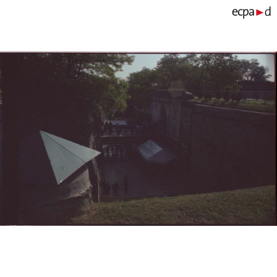 L'entrée depuis la caponnière de gorge. [légende d'origine]