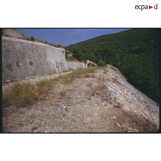 Fort Faron. Escarpe et retranchement est. [légende d'origine]