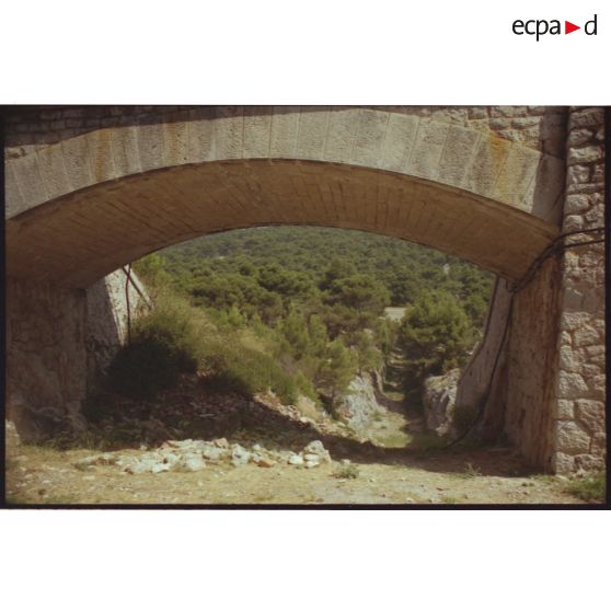 Fort Faron. La ''crémaillère'' débouche dans le fossé nord du fort. [légende d'origine]