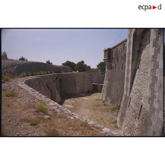 Fort Faron. Entrée et fossé est vus du nord. [légende d'origine]