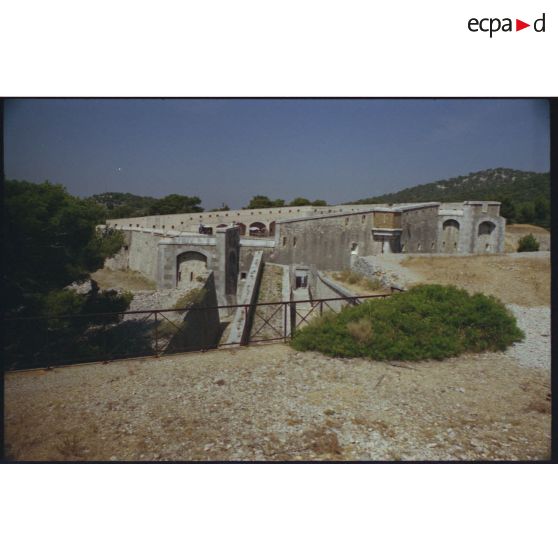 Fort Faron. Vue générale du fort depuis l'est. [légende d'origine]