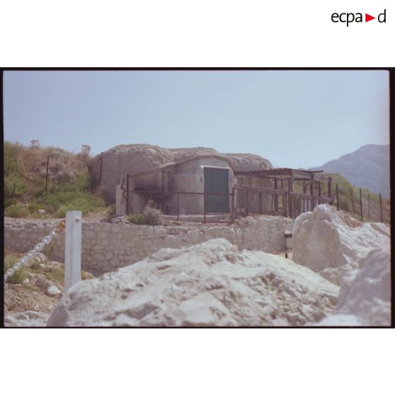 Batterie de Montredon. Casemate allemande H671. [légende d'origine]