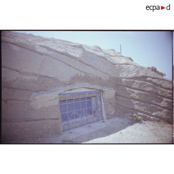 Batterie de Montredon. Arrière de casemate H671 joliment civilisée… [légende d'origine]