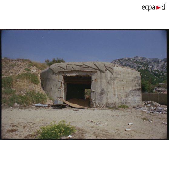 Batterie de l'Escalette. Casemate allemande R 669. [légende d'origine]