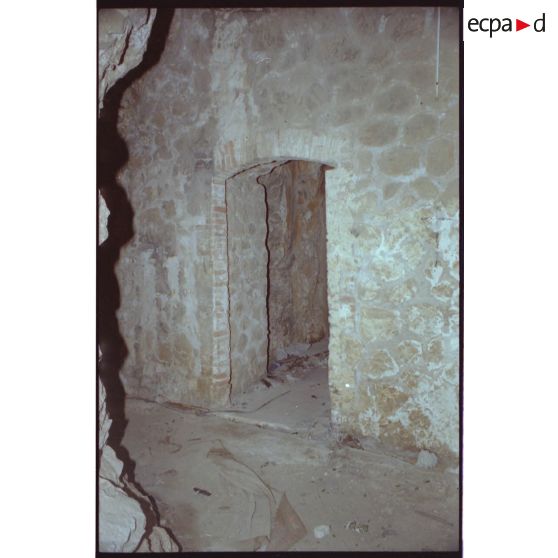 Batterie de Croisette. Dans le magasin sous roc. [légende d'origine]