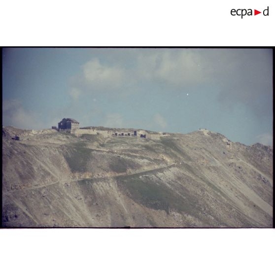 Fort Janus, Janus "Maginot". Le Janus vu du plateau des Gondrans. [légende d'origine]