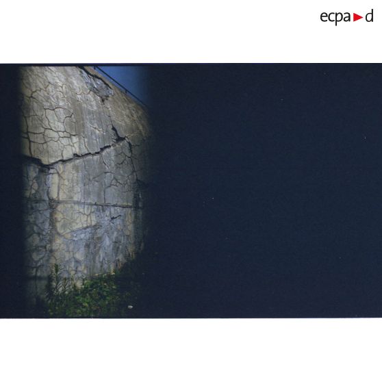 Fort du Sapey. Le béton se craquelle… [légende d'origine]