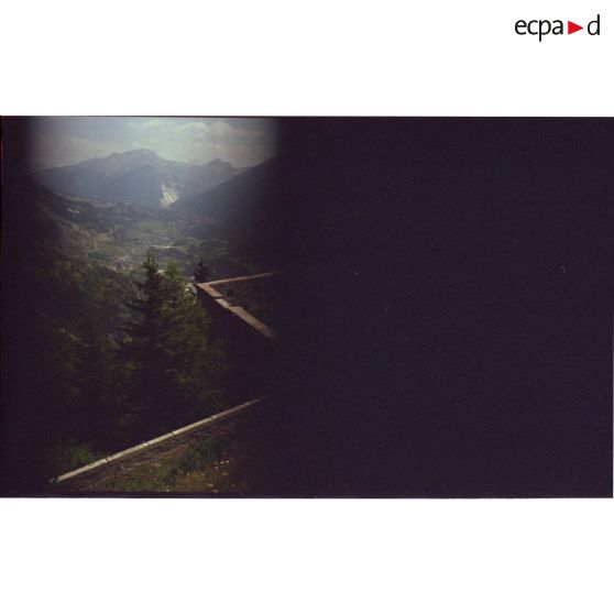 Fort du Sapey. La vallée de l'Arc depuis le fort. [légende d'origine]