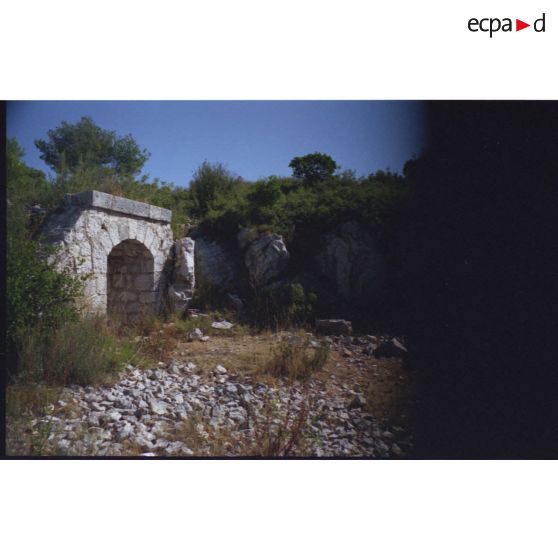 Fort du Gros Cerveau. Entrée d'un abri de batterie. [légende d'origine]