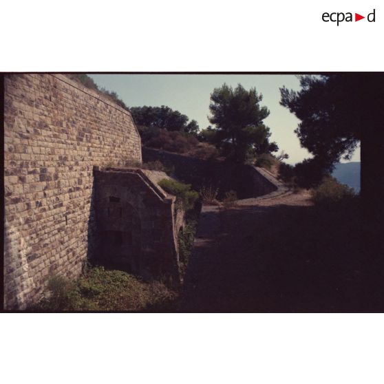 Fossé sud et sa caponnière. [légende d'origine]