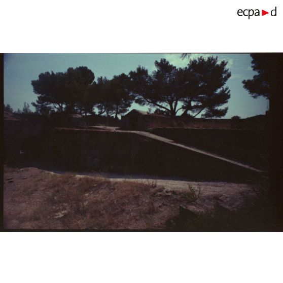 Fortin de la Gavaresse. Rampe d'accès aux emplacements de tir des 240 mm. [légende d'origine]