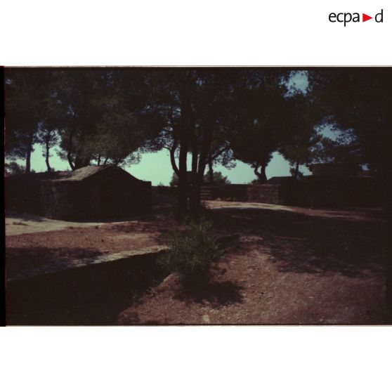 Fortin de la Gavaresse. Arrivée sur la batterie de 240 mm. [légende d'origine]