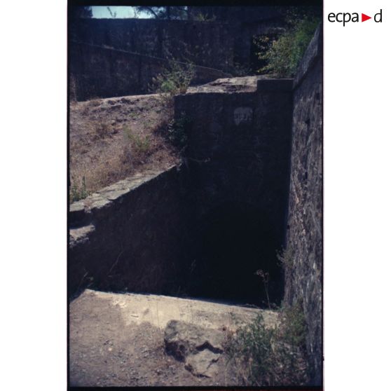 Fortin de la Gavaresse. Accès au magasin-caverne (1893). [légende d'origine]