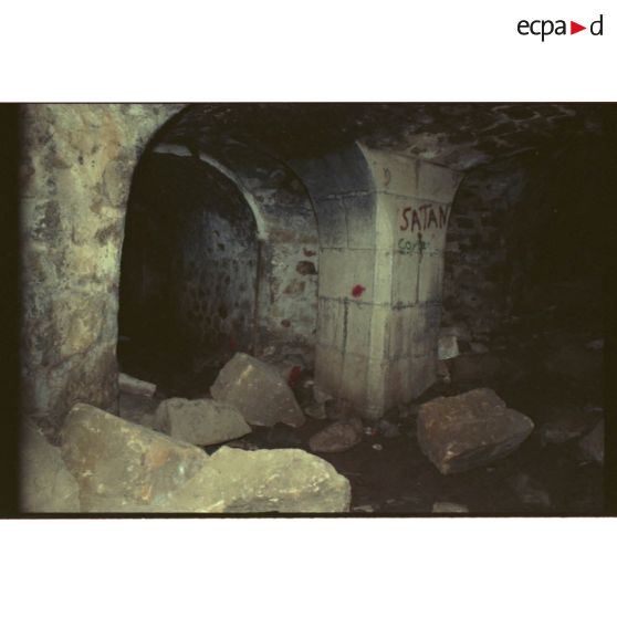 Fortin de la Gavaresse. Dans le magasin-caverne. [légende d'origine]