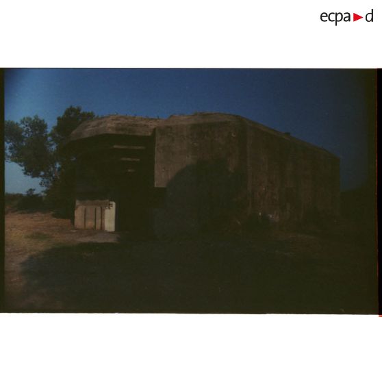 Batterie de Mauvanne (Hyères). Casemate allemande M272 pour canon de 15 cm.