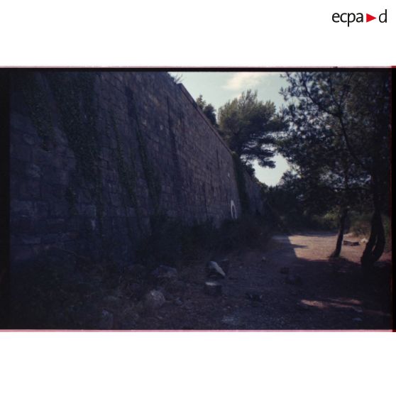 Soute à munitions extérieure de la Colle Noire. Vue vers l'ouest. [légende d'origine]