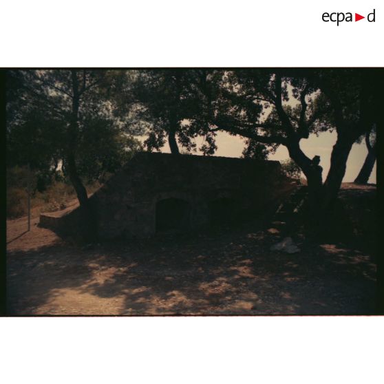 Fortin de la Gavaresse. Emplacement d'un canon de 95 mm et ses niches à munitions. [légende d'origine]