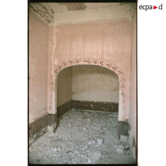 Est-ce la chambre du commandant du fort… [légende d'origine]