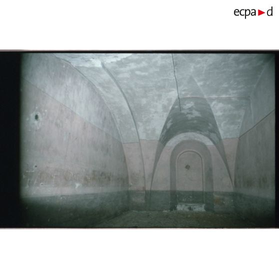 Pièce dans l'ancienne chapelle. [légende d'origine]