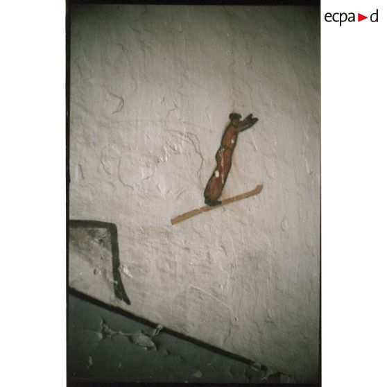 La série des skieurs dans l'escalier de la 8e batterie. [légende d'origine]