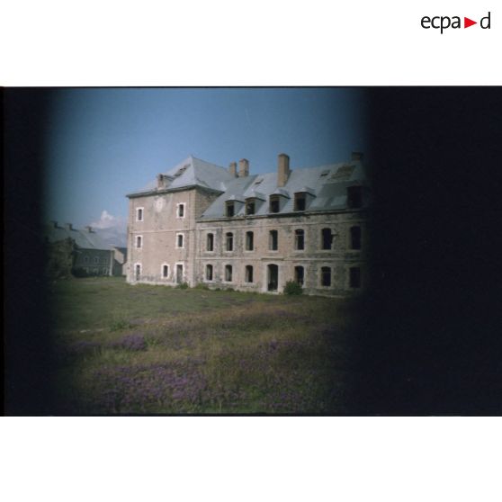 Bâtiment des officiers. [légende d'origine]