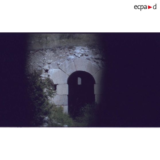 Porte dérobée flanc est. [légende d'origine]