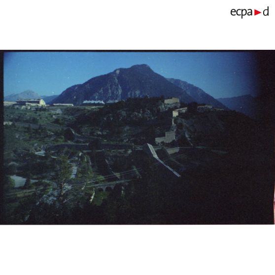 La communication ''Y'' et le fort des Têtes. [légende d'origine]