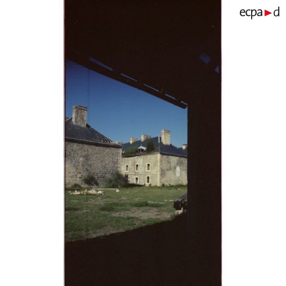 Les casernements. [légende d'origine]