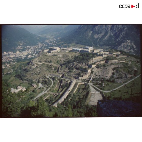 La communication ''Y'' et le fort des Têtes. [légende d'origine]