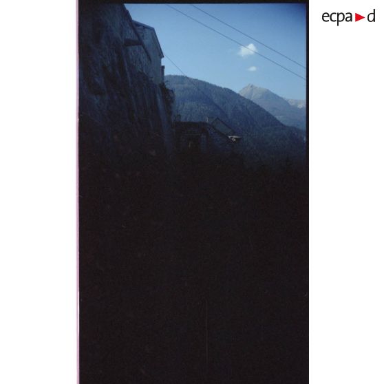 Entrée du donjon. [légende d'origine]