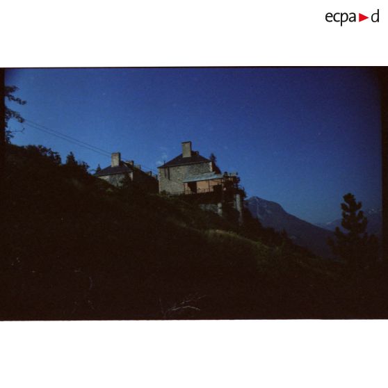 Arrivée du téléphérique. [légende d'origine]