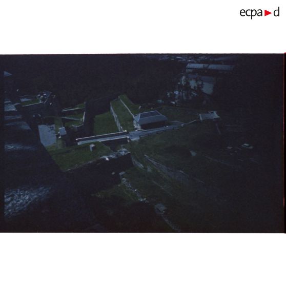 Citadelle de Briançon. La porte d'Embrun, ses trois enceintes et son corps de garde. [légende d'origine]