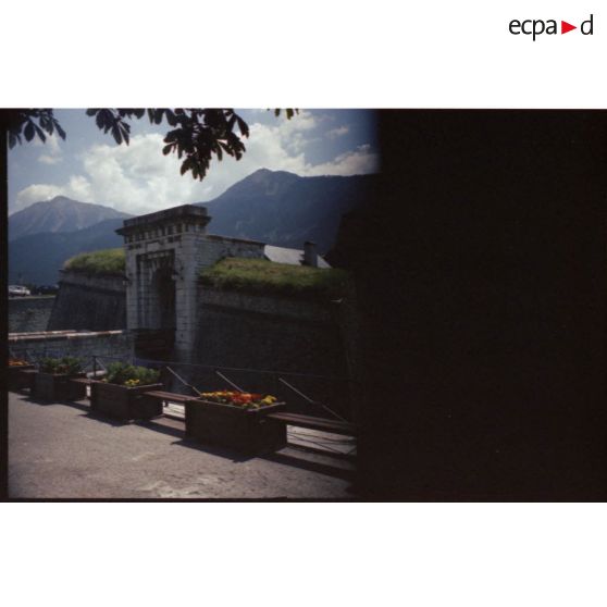 Citadelle de Briançon. Porte de Pignerol. [légende d'origine]